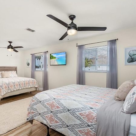 Villa Three Sisters - Roelens Vacations Cape Coral Bagian luar foto