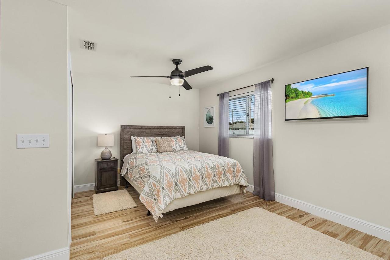 Villa Three Sisters - Roelens Vacations Cape Coral Bagian luar foto