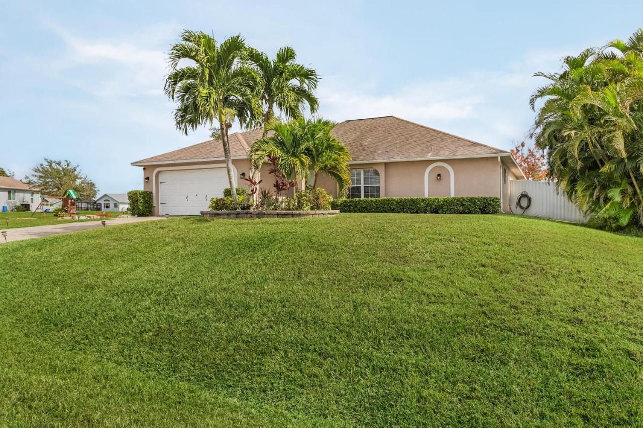Villa Three Sisters - Roelens Vacations Cape Coral Bagian luar foto
