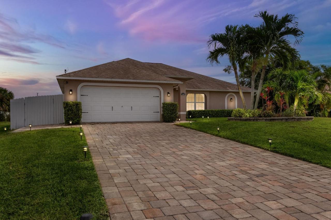 Villa Three Sisters - Roelens Vacations Cape Coral Bagian luar foto